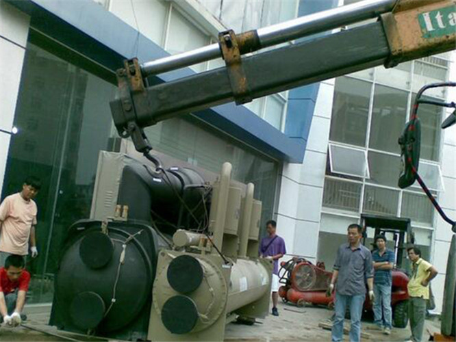 周村区随车吊和汽车吊的核心区别是什么？哪种更省钱？